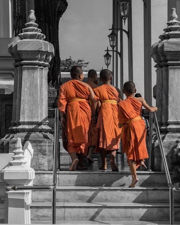 Mladí mnísi vo Wat Pho