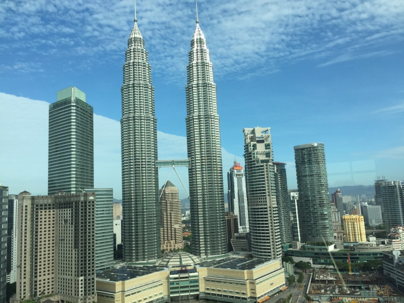 Zápisky z ciest: Kuala Lumpur, pohľad z hotelovej izby na dvojičky Petronas Towers