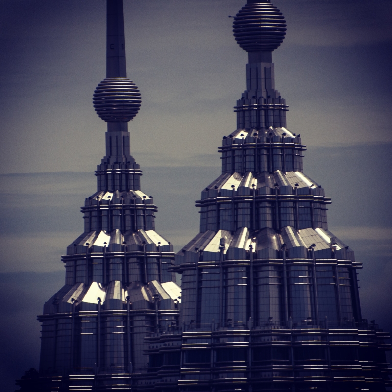 Vrcholky veží Petronas Towers