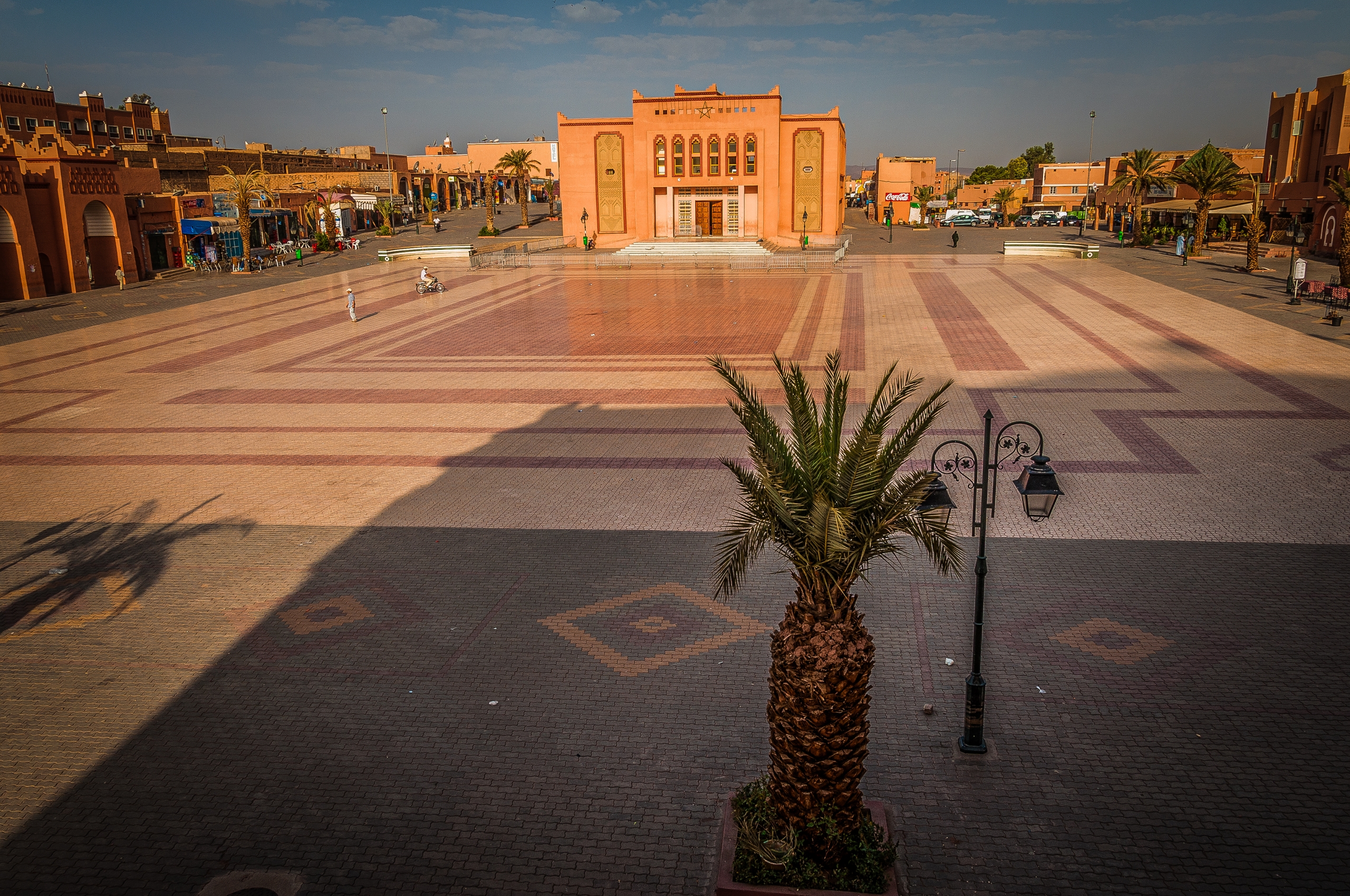 Cez Vysoký Atlas do mesta Ouarzazate - pohľad na hlavné námestie v meste Ouarzazate